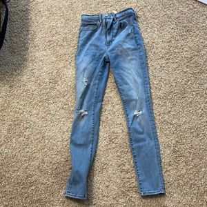 Abercrombie light wash skinny jeans